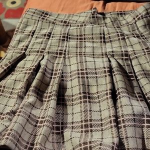 Checkered pleated skirt